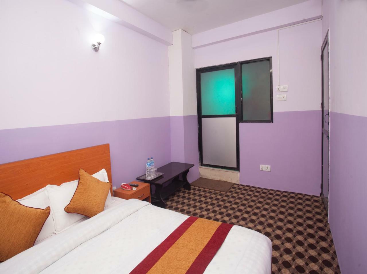 Oyo 341 Hotel Kusum Kohinoore Tokha Exterior foto